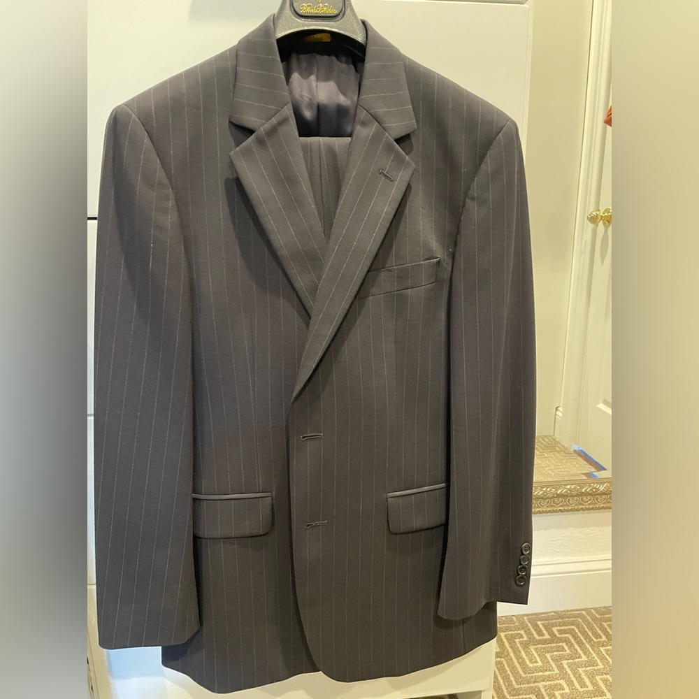 Brooks Brothers Gray Striped Mens Suit in 40R. Trousers Waist 31 and inseam 30”